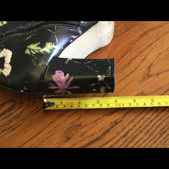 Matisse Floral Posey leather ankle boots - fun and comfy! - Picture 4 of 12